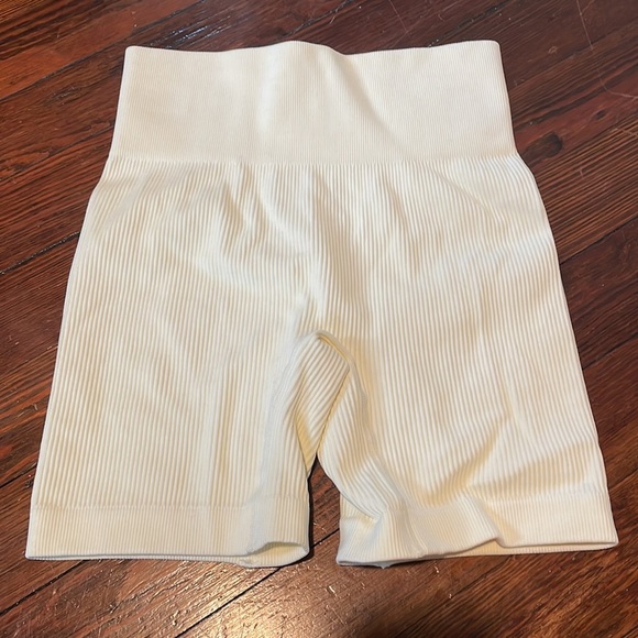 Women’s Off White Two Piece Athletic Set Size S - Picture 2 of 4